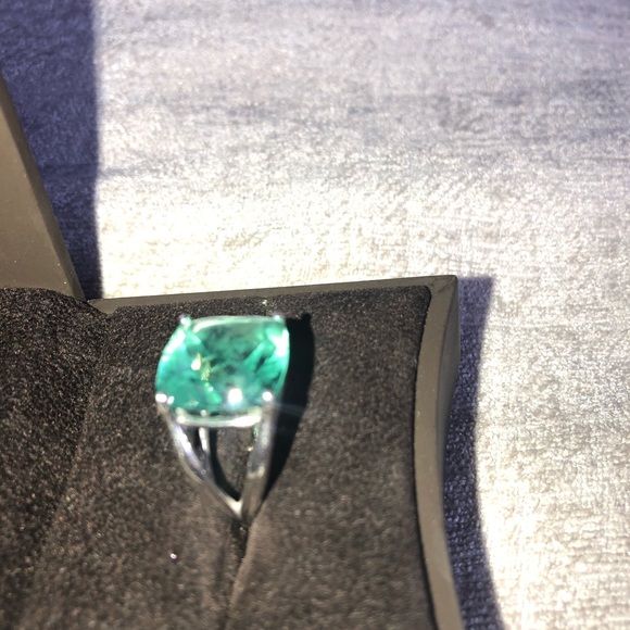 Set of high end costume jewelry rings - Picture 7 of 11